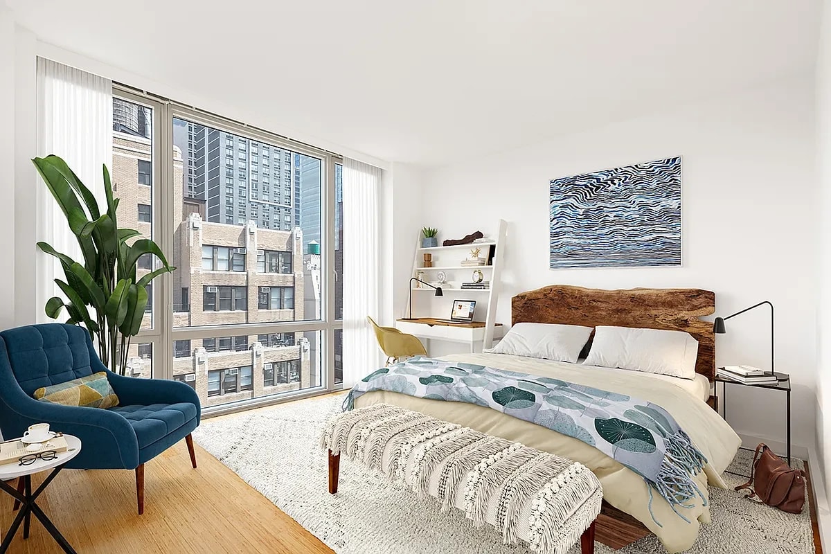 320 West 38th St Apt 2405