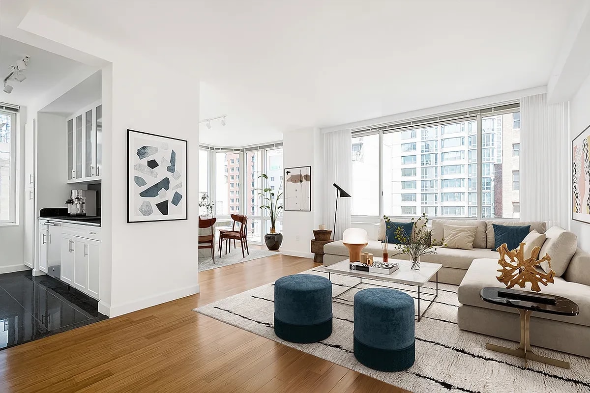 320 West 38th St Apt 2405